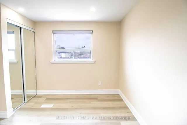 Additional image 26 of 36 Flamingo Cres