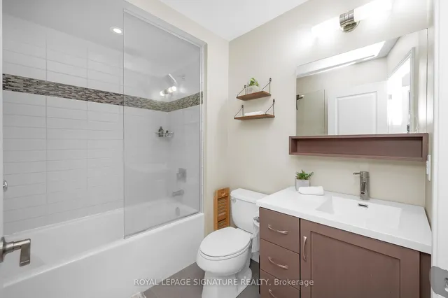 Additional image 23 of 215 Dundas St Unit 29