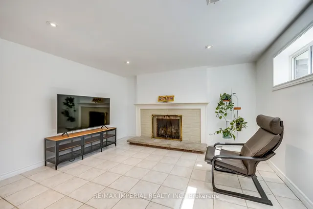 Additional image 40 of 2048 Devon Rd