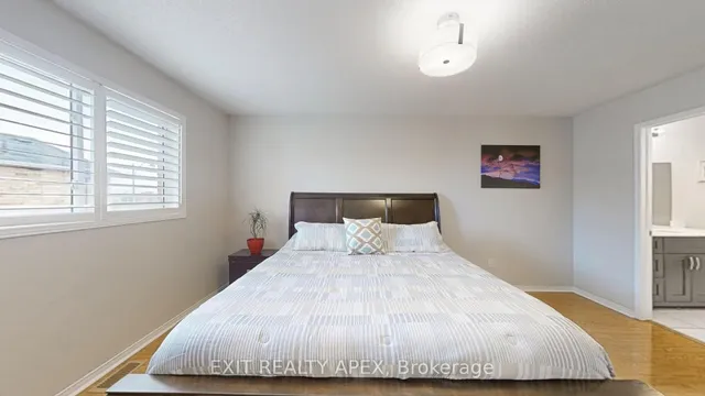 Additional image 23 of 77 Commodore Dr