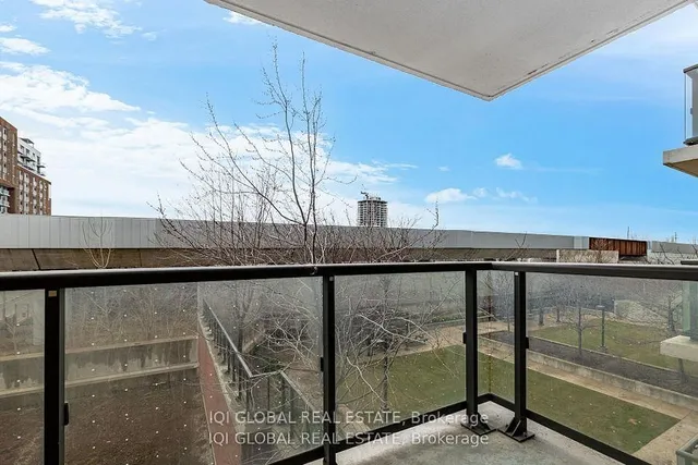 Additional image 36 of 1420 Dupont St Unit 408