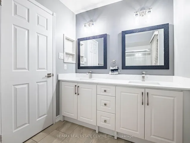 Additional image 36 of 4 Lord Simcoe Dr