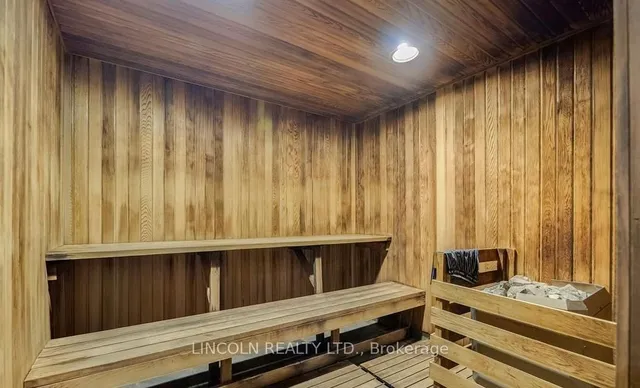 Additional image 29 of 36 Lee Centre Dr Unit 815