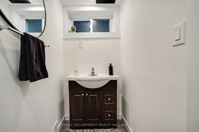 Additional image 42 of 157 LAURIER Ave