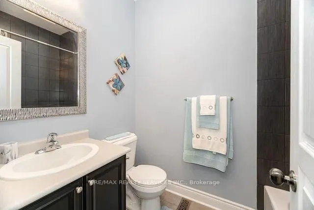 Additional image 38 of 17 Platform Cres