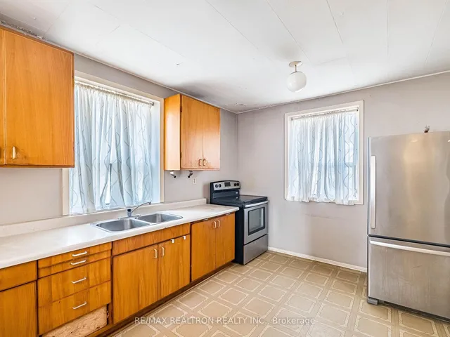 Additional image 15 of 872 Royal York Rd