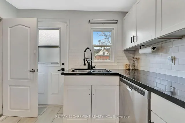 Additional image 16 of 65 Connaught Ave