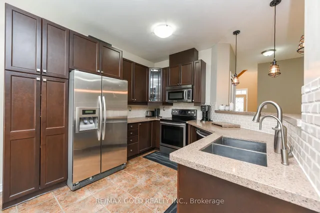 Additional image 18 of 35 Amaranth Cres