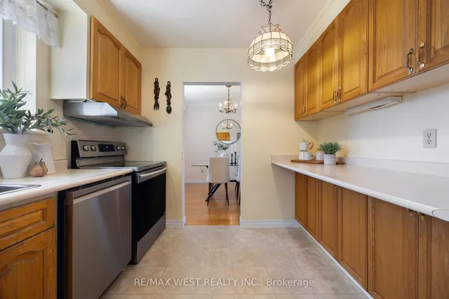 Additional image 13 of 588 Hyacinthe Blvd