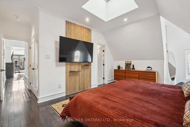 Additional image 30 of 300 Avenue Rd Unit 4