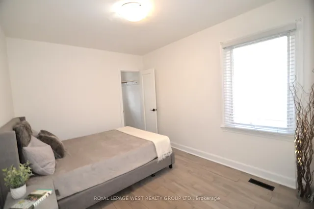 Additional image 20 of 905 Islington Ave