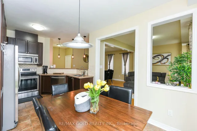Additional image 20 of 35 Amaranth Cres