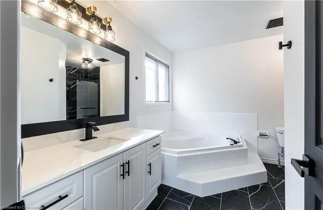 Additional image 36 of 67 Bridgeport Cres