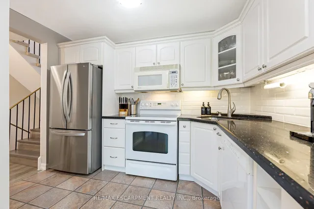 Additional image 9 of 235 Bronte St Unit 14