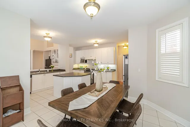 Additional image 12 of 32 Radial St