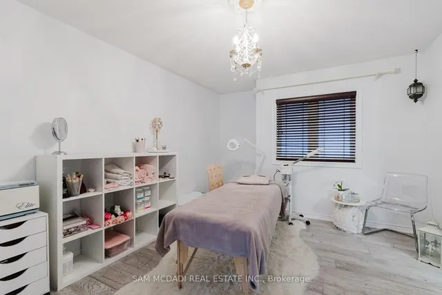 Additional image 25 of 700 Serafini Cres