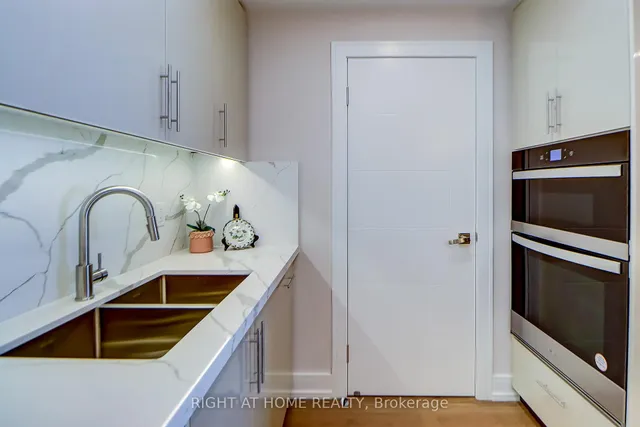 Additional image 20 of 130 Carlton St Unit 1207