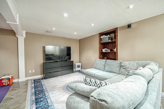 Additional image 25 of 172 Alderlea Ave