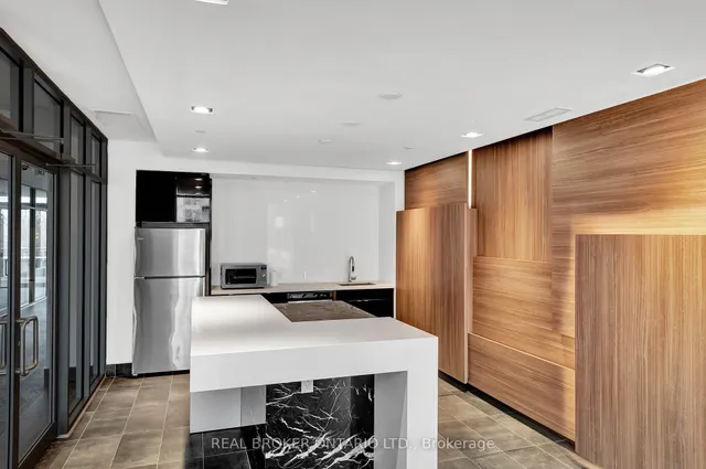 Additional image 6 of 5240 Dundas St Unit 607