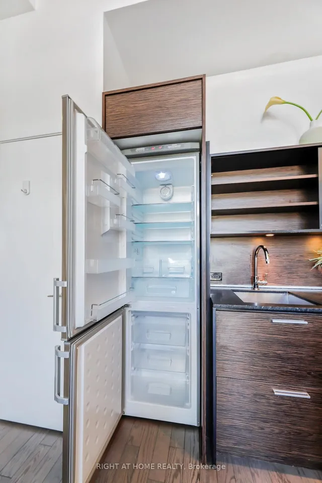 Additional image 24 of 75 St Nicholas St Unit 401