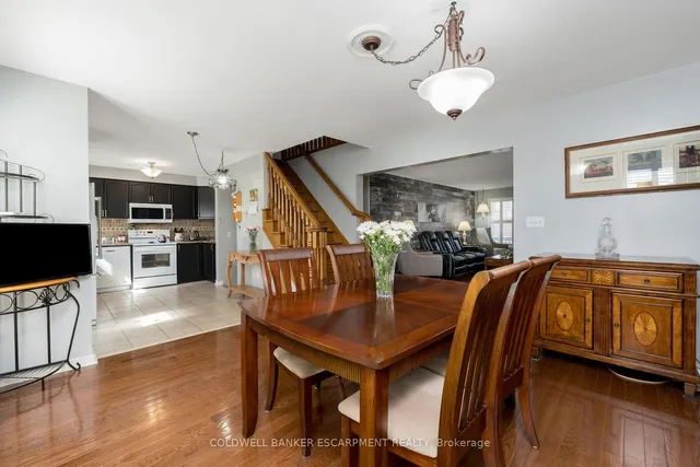 Additional image 12 of 593 Caverhill Cres