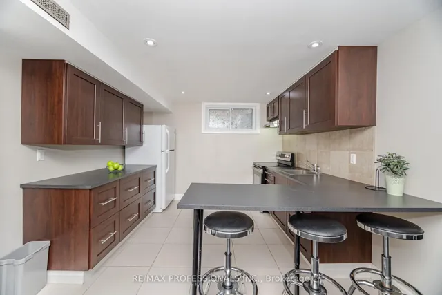 Additional image 28 of 52 Lorraine Cres