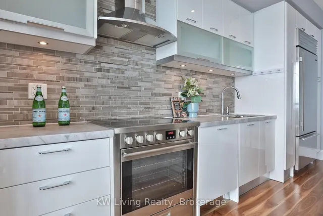 Additional image 7 of 388 Yonge St Unit 7514
