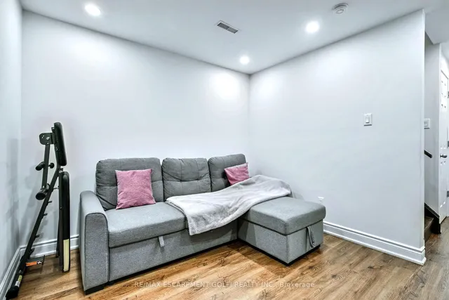 Additional image 25 of 4043 Gunby Cres