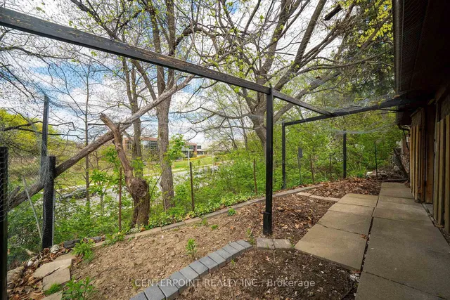 Additional image 38 of 32 Hertford Ave