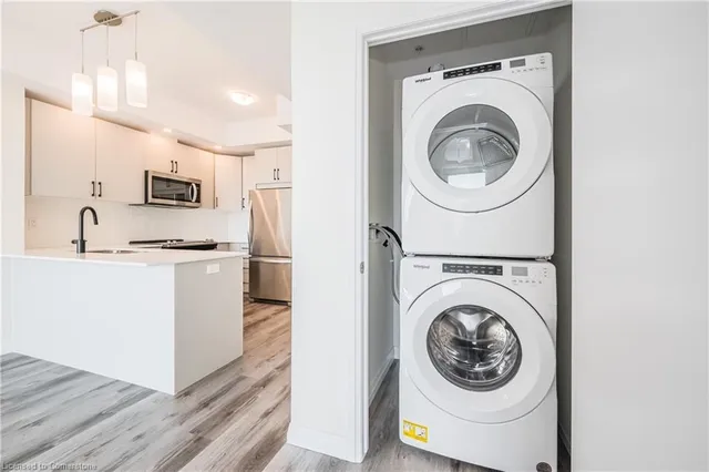 Additional image 23 of 60 Charles Street West Unit 1104