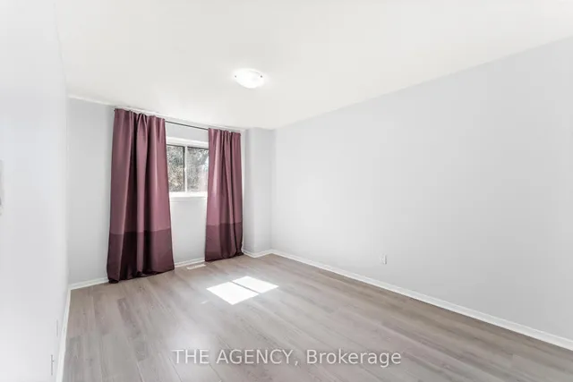 Additional image 16 of 35 McMullen Cres Unit 35