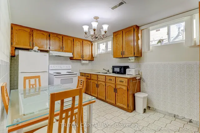 Additional image 18 of 77 Fontainbleau Dr