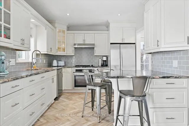 Additional image 11 of 693 King Rd