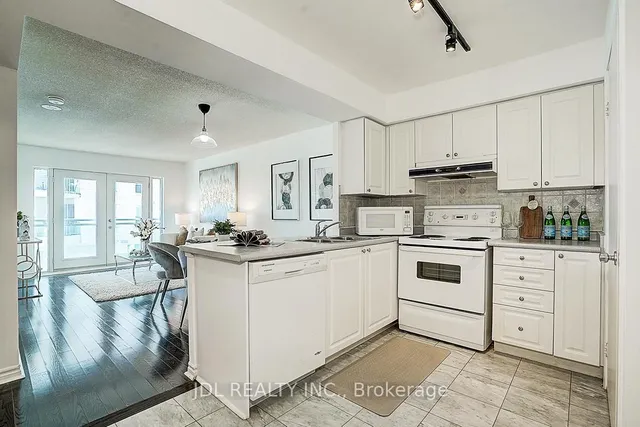 Additional image 4 of 600 Queens Quay Unit 711