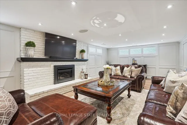 Additional image 9 of 10 Azalea Crt