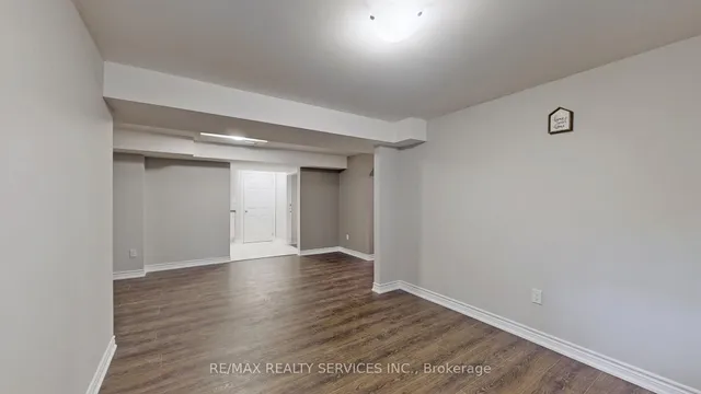 Additional image 41 of 87 Sprucelands Ave