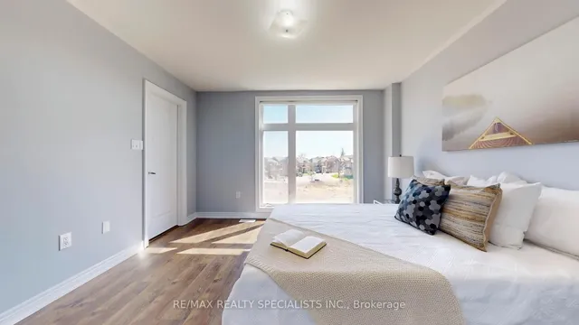 Additional image 23 of 6 QUEENPOST Dr