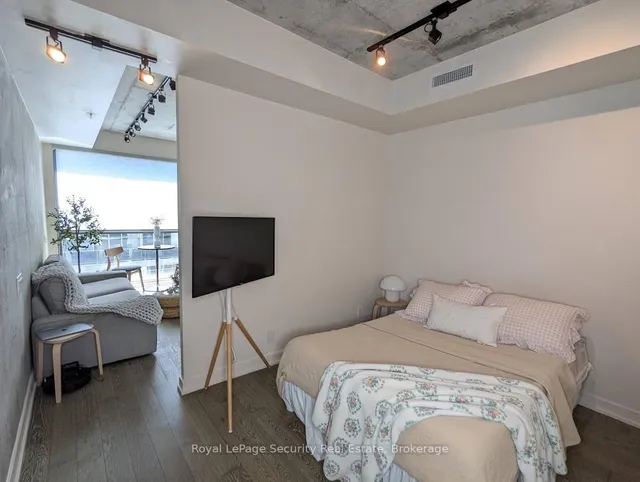 Additional image 10 of 39 Brant St Unit 816