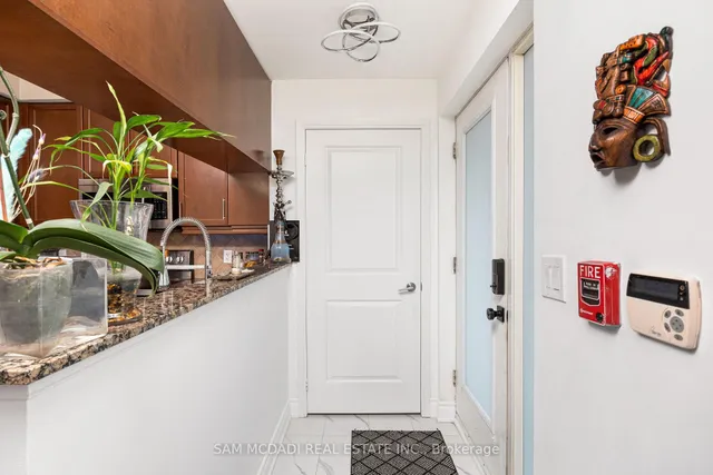 Additional image 18 of 90 Absolute Ave Unit Th119