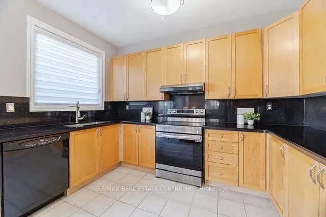 Additional image 14 of 643 Hamilton Cres