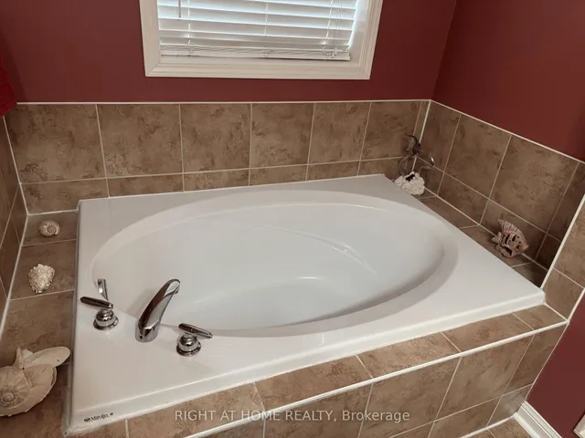 Additional image 18 of 1595 Cartwright Cres