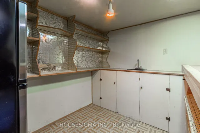 Additional image 20 of 2312 Malcolm Cres