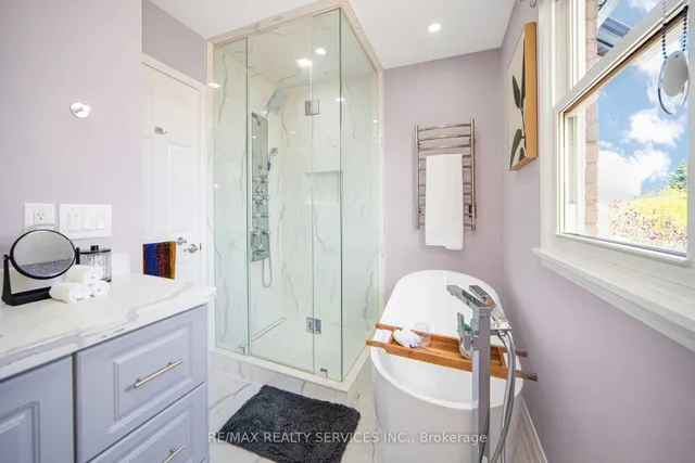 Additional image 33 of 24 Neville Cres
