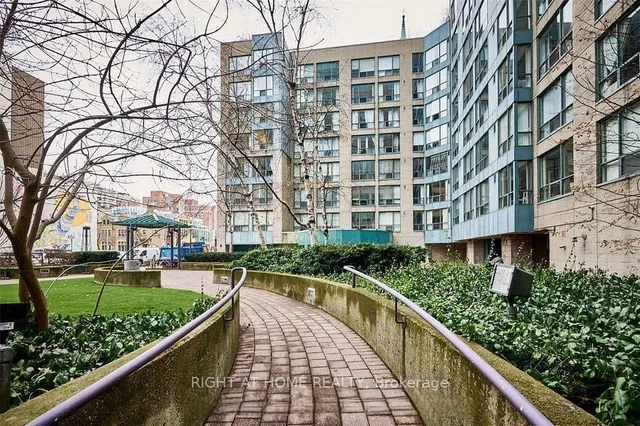 Additional image 36 of 92 King St Unit 403