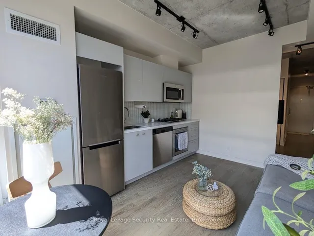 Additional image 7 of 39 Brant St Unit 816