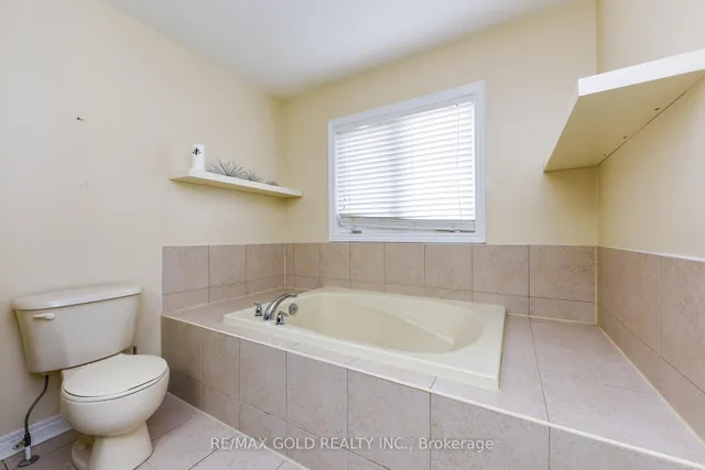 Additional image 37 of 35 Amaranth Cres