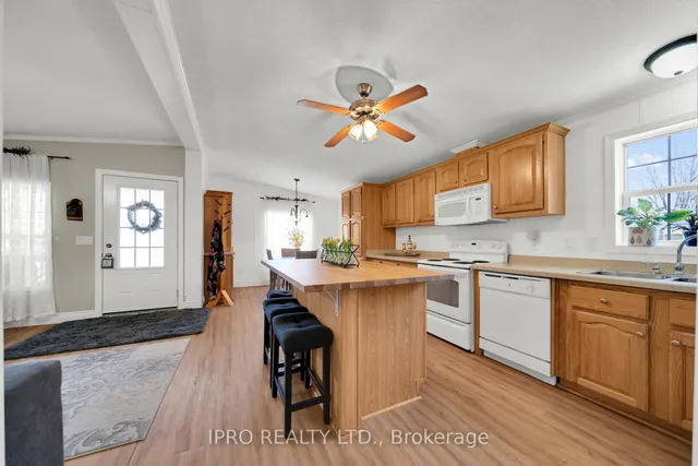 Additional image 20 of 23 MacPherson Cres