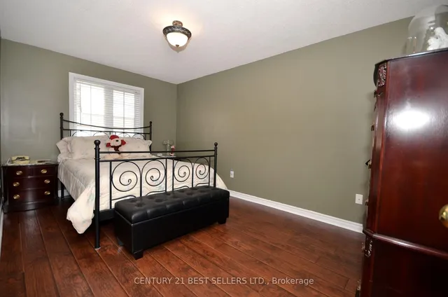 Additional image 33 of 9 Coin St