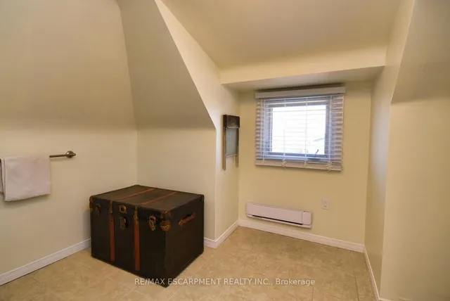 Additional image 34 of 45 Maplewood Ave