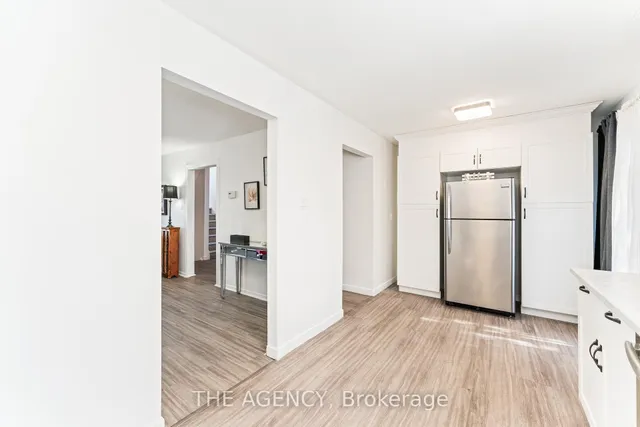 Additional image 10 of 35 McMullen Cres Unit 35